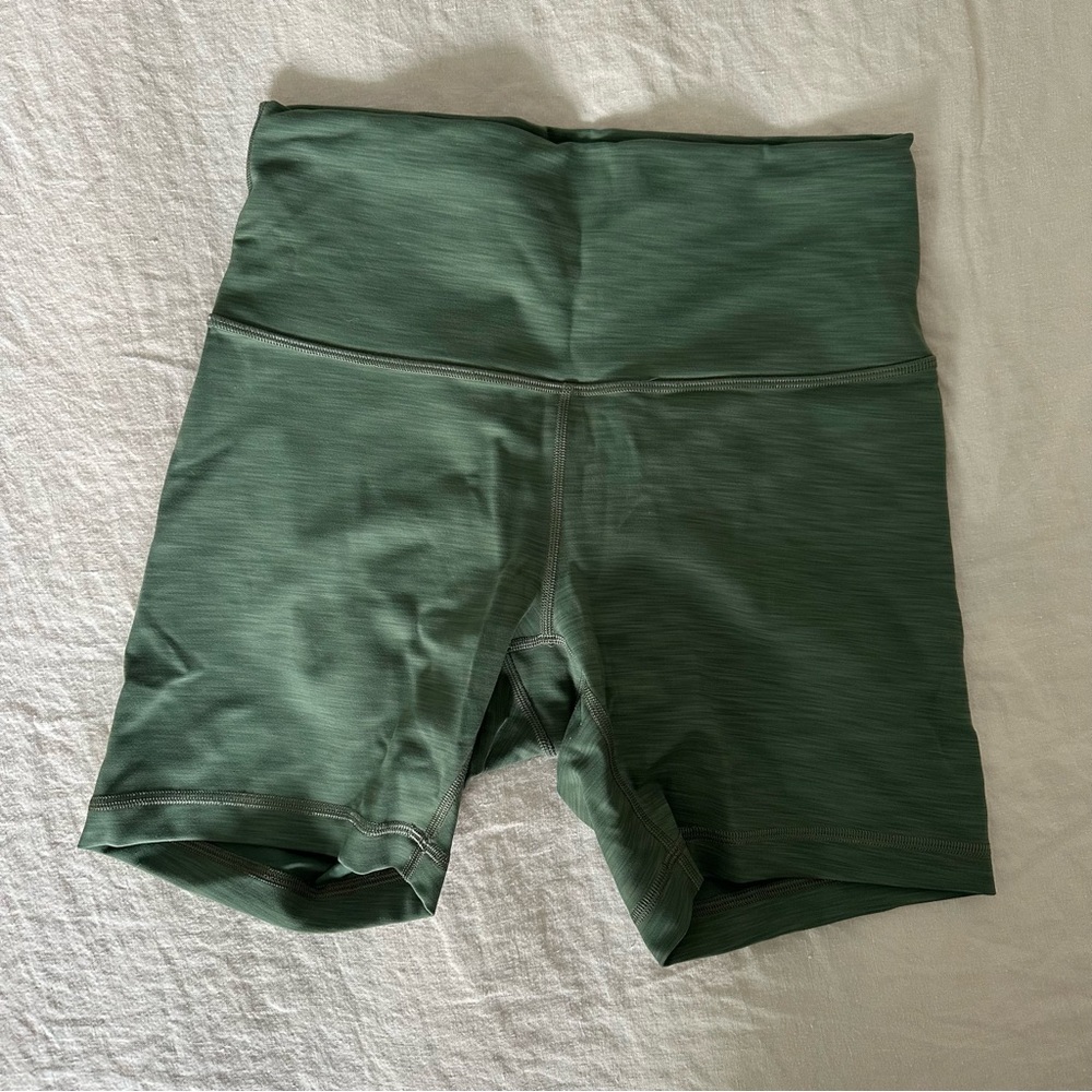 Lululemon Wunder Train High-Rise Short 6” in Heathered Green Twill